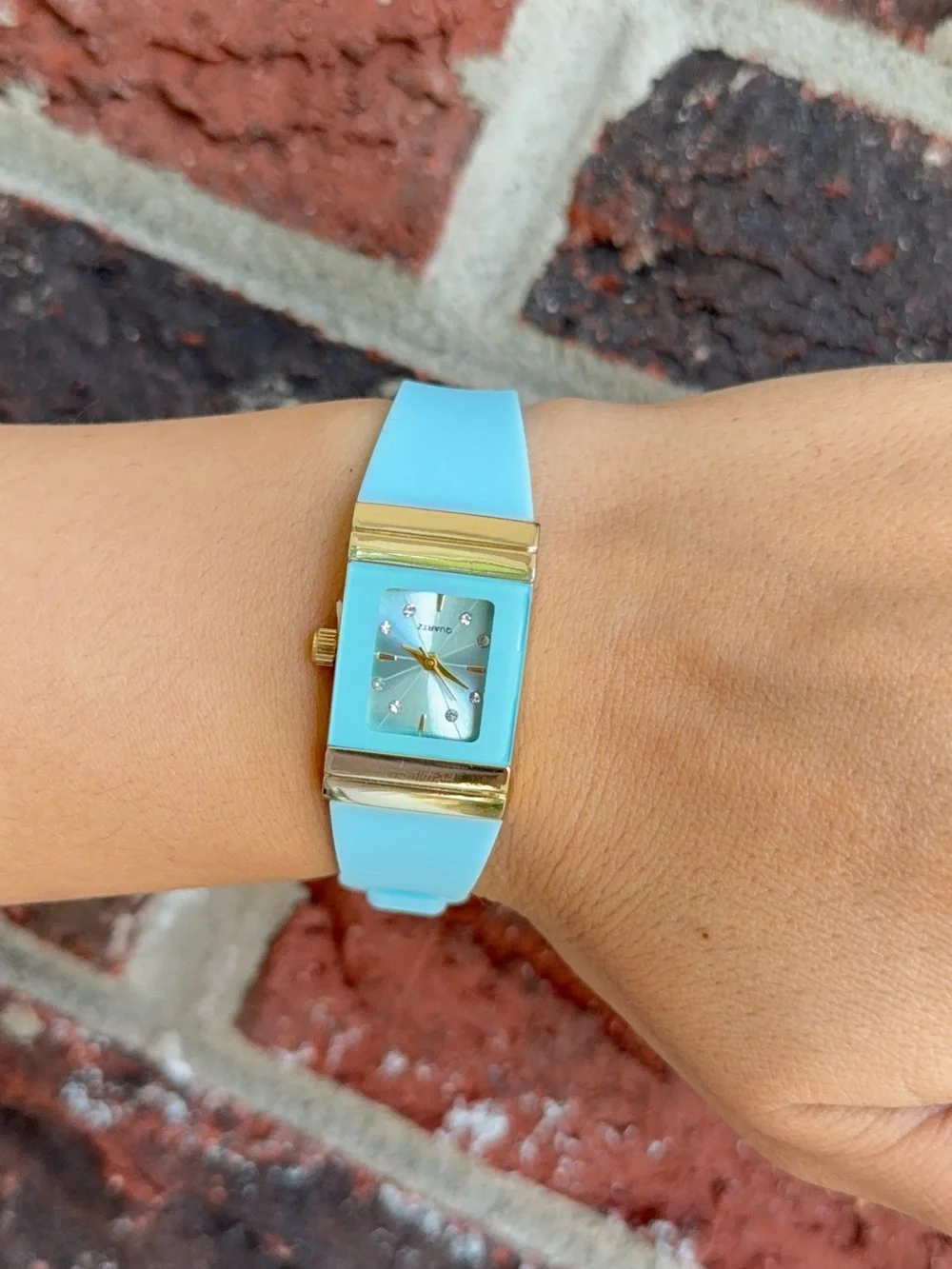 Elegant Aqua Watch with silicone band